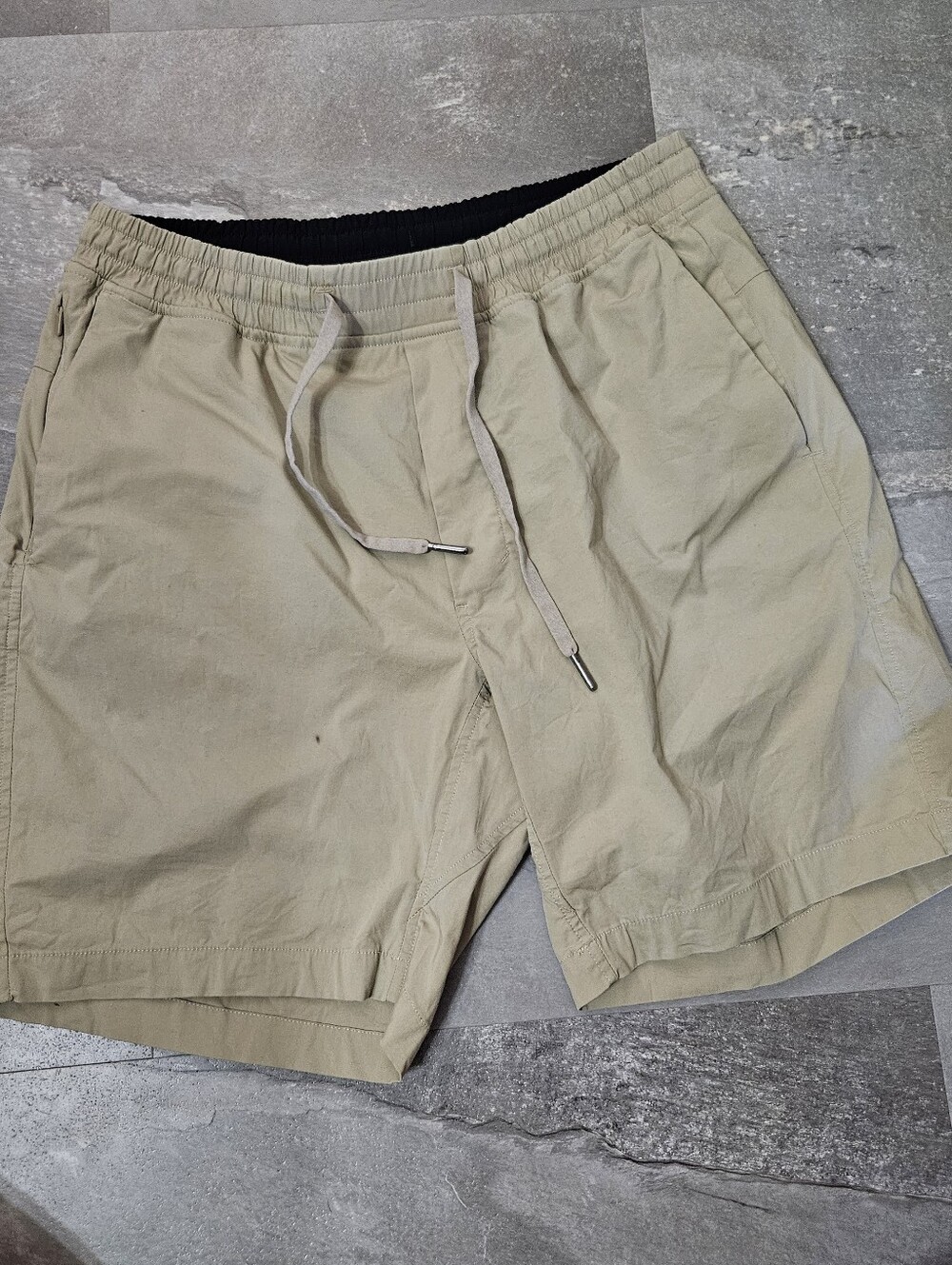 Lululemon Bowline Short. 7,5" Inseam. Elastic Waistband. Light Tan. Size M.